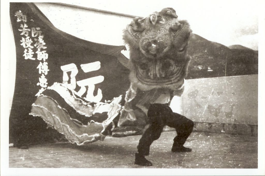 Yuen_Ling_Under_Lion_